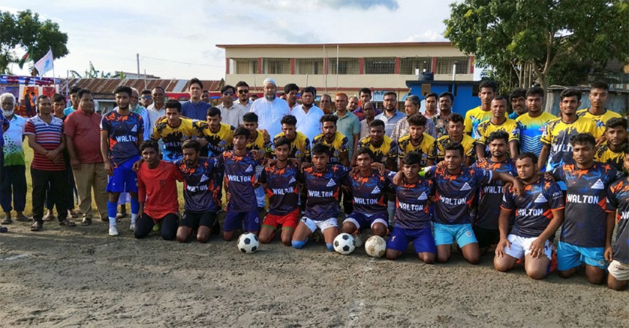 কুষ্টিয়ায় ওয়ালটনের পৃষ্ঠপোষকতায় দিনব্যাপী ফুটবল টূর্নামেন্ট অনুষ্ঠিত